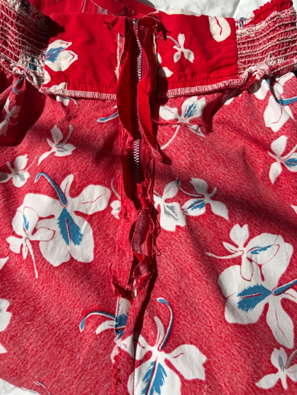 1950s-60s Hawaiian Cotton Skirt with Smocked Waist & Side Seam Pocket - Picture 15 of 15